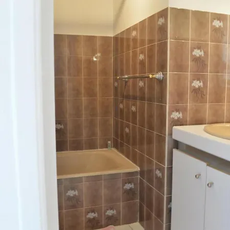 2 Pieces Avec Terrasse Et Parking A Saint-raphael - Fr-1-226a-84 Daire