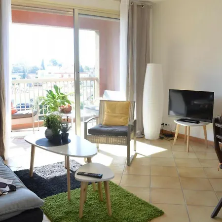 2 Pieces Avec Terrasse Et Parking A Saint-raphael - Fr-1-226a-84 Saint-Raphaël