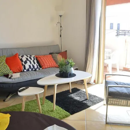 Daire 2 Pieces Avec Terrasse Et Parking A Saint-raphael - Fr-1-226a-84 *