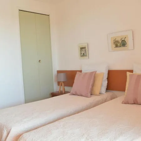 Apartment 2 Pieces Avec Terrasse Et Parking A Saint-raphael - Fr-1-226a-84 *