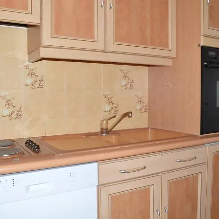 2 Pieces Avec Terrasse Et Parking A Saint-raphael - Fr-1-226a-84 Apartment
